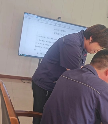 山東神騰公司與合作方洽談施工方案